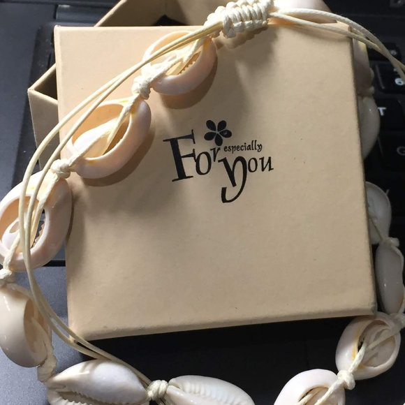 Natural Cowrie Shell Choker Necklace NEW in Box - Picture 8 of 8